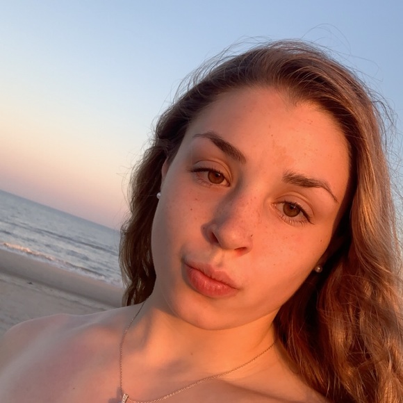 Meet your Posher, Anya - Picture 1 of 1